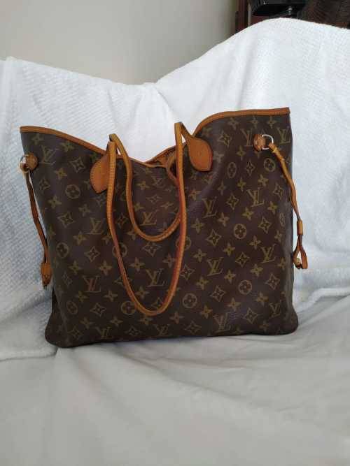 Louis Vuitton Neverfull Tote