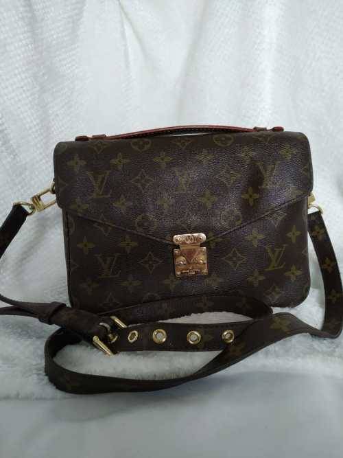 LOUIS VUITTON Monogram Pochette Metis