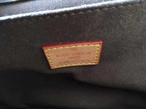 LOUIS VUITTON Monogram Pochette Metis