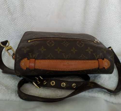 LOUIS VUITTON Monogram Pochette Metis