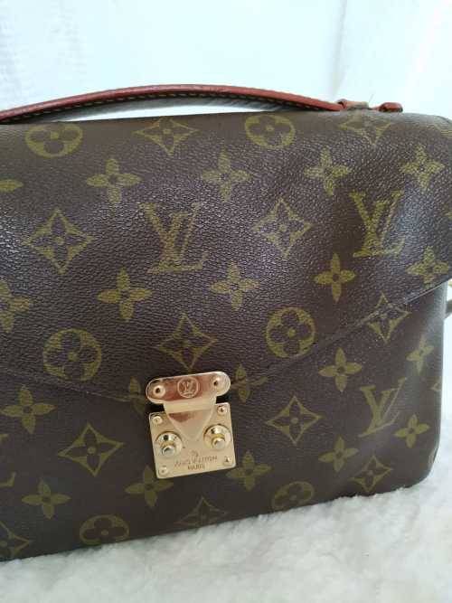 LOUIS VUITTON Monogram Pochette Metis