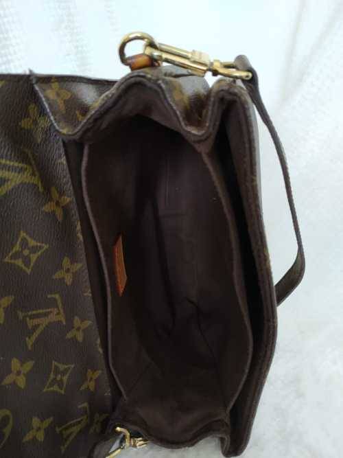 LOUIS VUITTON Monogram Pochette Metis