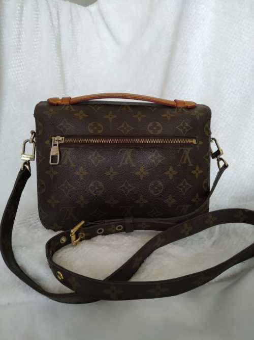 LOUIS VUITTON Monogram Pochette Metis