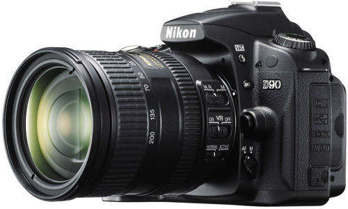Nikon D-90 with 18-200mm VR lens << excellent condition >>