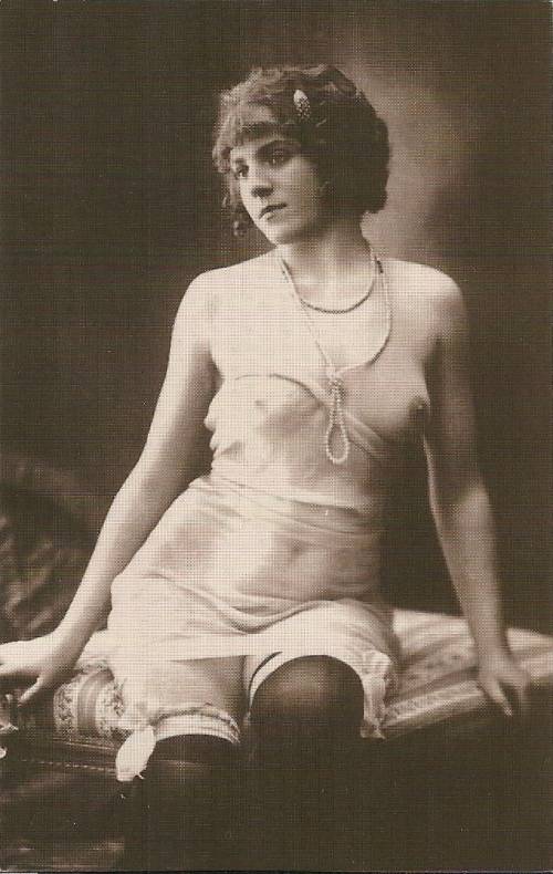Great Britain POSTCARD circa 1910 in fantastic condition, seldom offered! Nude on Sepia magnificent!