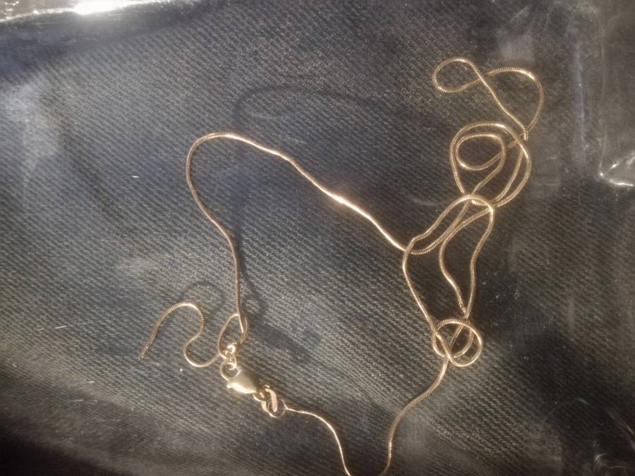 9ct véry fine gold necklace 45cm