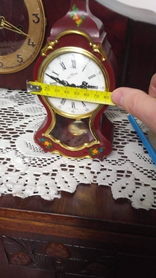 Small mantle clock