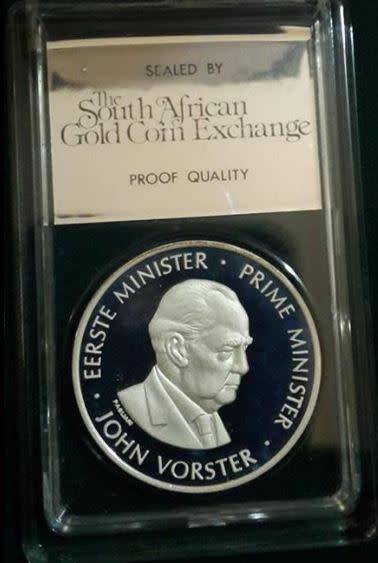 *** JOHN VORSTER MEDALLION PROOF - SEALED BY THE SOUTH AFRICAN GOLD COIN EXCHANGE **