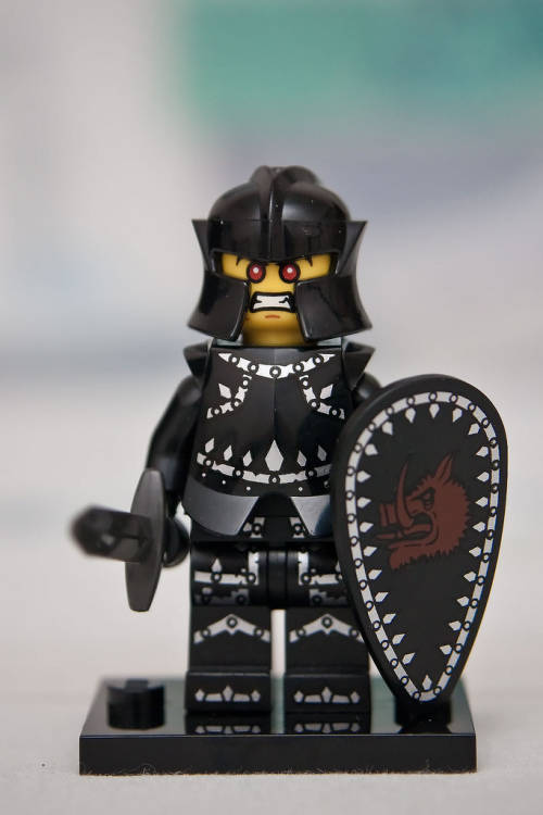 Evil Knight - Lego Minifigure Series 7 (Discontinued)