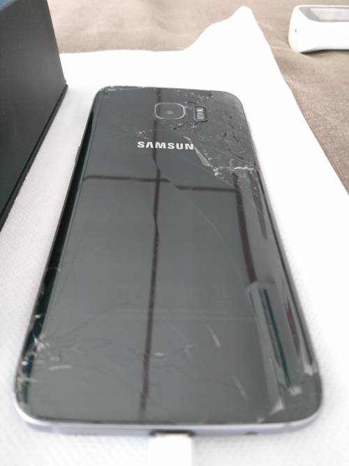 Cracked Samsung Galaxy S7 Edge 32GB Black