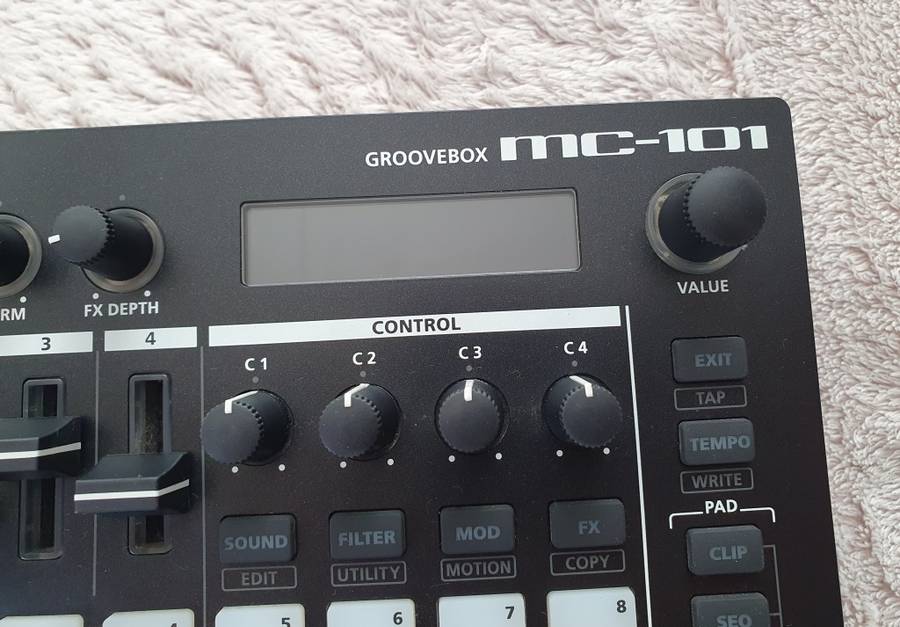 Roland MC-101 Groovebox in box