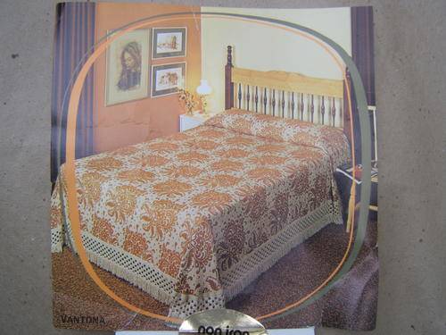 Bed covers, twin size, as per photos....genuinely never used, so new, bid  per each take both