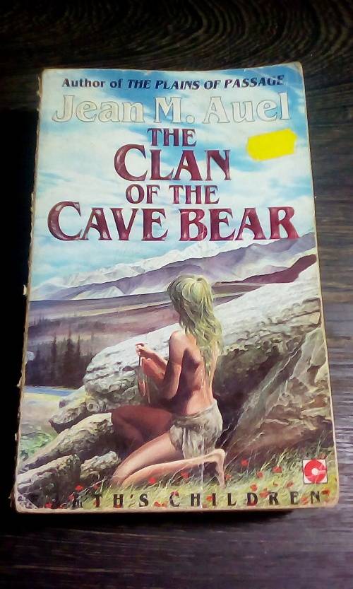 The Clan Of The Cave Bear - Jean M. Auel Paperback