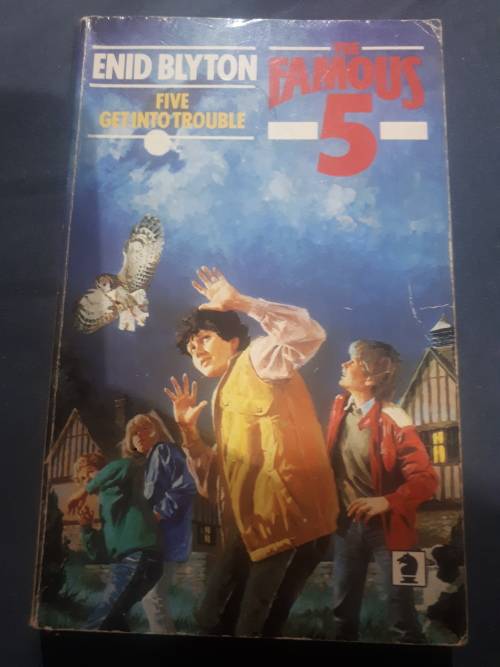 Enid Blyton - Five Get Into Trouble - Paperback
