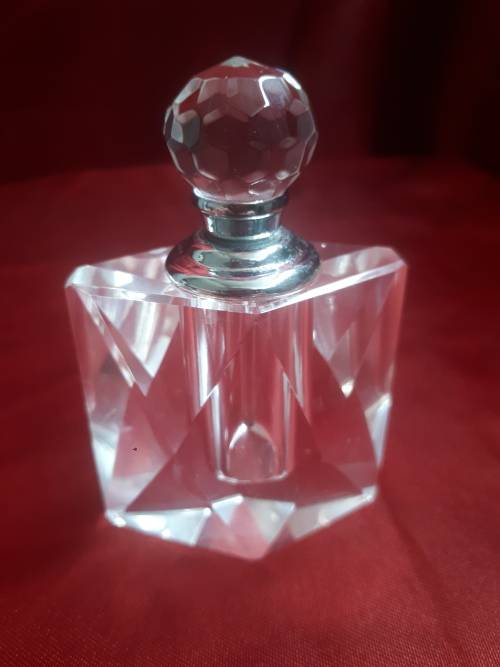 Stunning Vintage Crystal Perfume Bottle With Original Stopper (Mint Condition)