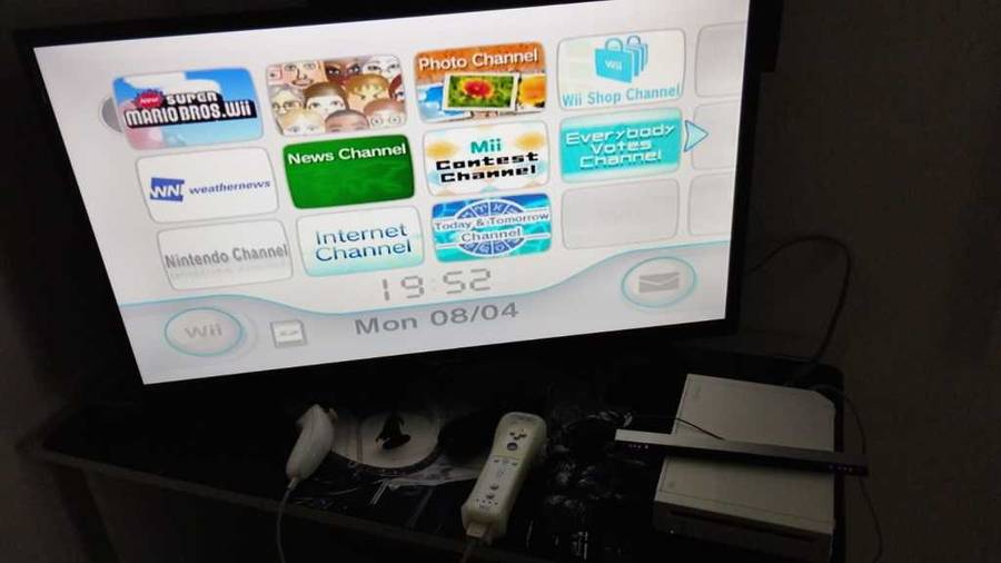 NINTENDO Wii - WITH ACCESSORIES (TESTED & WORKING)