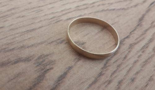 SOLID YELLOW GOLD : 3mm Wide Wedding Band