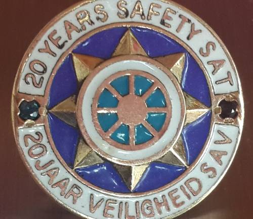 20 Years Safety Sat - SOLID 9CT GOLD - With 2 STONES - 9.9GRAMS