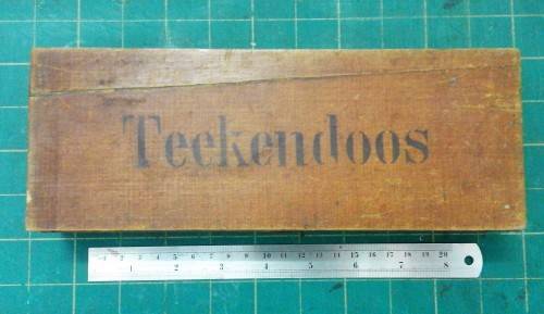 Antique 'Teekendoos' colouring box