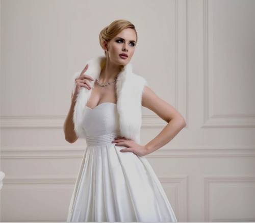 Sleeveless White fur Bolero