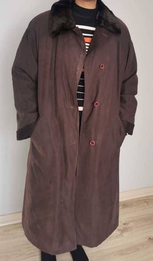 Gorgeous brown suede Trench coat with fur trim