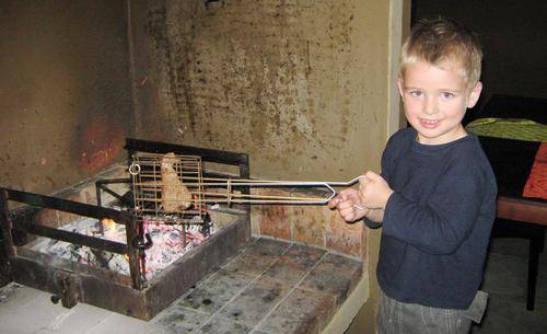 BRAAI - GRID - KIDDIES - A KIDS BRAAI GRID - LARGE ENOUGH FOR 0NE HUNGRY DUDE - size of a full sandw