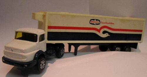 Corgi Diecast Model 2020 Mercedes Benz Truck +  Refrigerator Trailer Made in Great Britain 1/64 scal