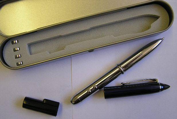 Laser pointer and pen combo 2 function business presentation box 13,5 cm batteries incl