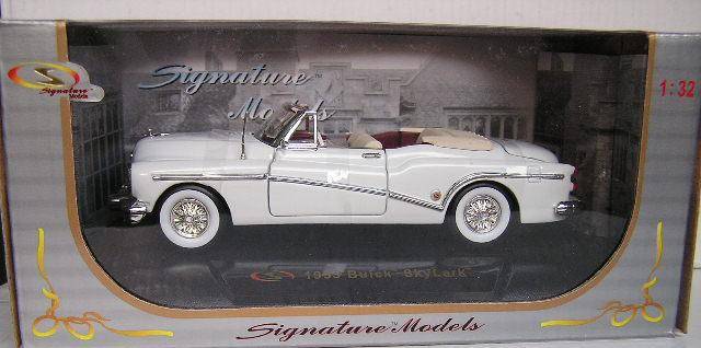 Signature Diecast Model 32321 Buick Skylark Convertible 1953 1/32 scale new in pack