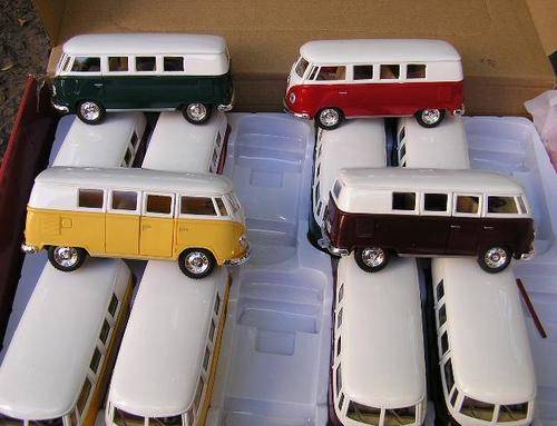 Kinsmart Diecast Model Car VW Volkswagen Classic Kombi Bus 1962 1/32 scale new