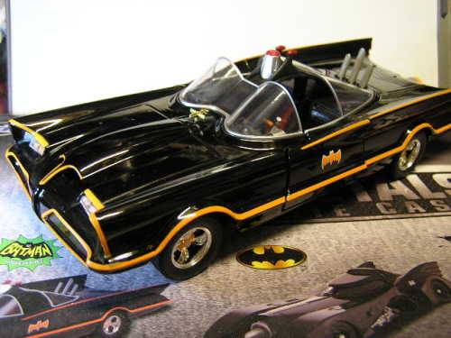 JADA Diecast Model Car 98262 Batmobile Batman Classic 1966 TV Series Movie Film TV DC 1/24 scale new