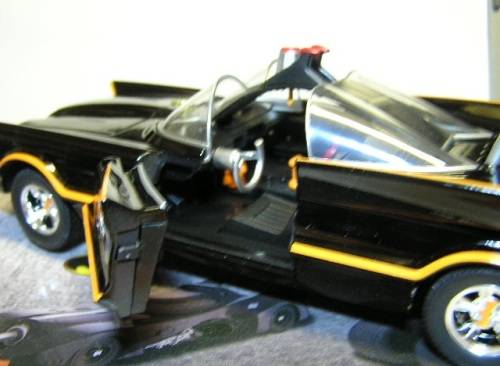 JADA Diecast Model Car 98262 Batmobile Batman Classic 1966 TV Series Movie Film TV DC 1/24 scale new