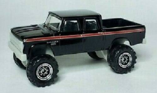 Matchbox 2020 65/100 Dodge D 200 D200 Pickup 1968 Jungle 1/64 scale