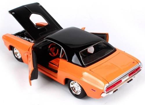Maisto Diecast Model Car 32518 Dodge Challenger RT 1970 1/24 scale new in pack