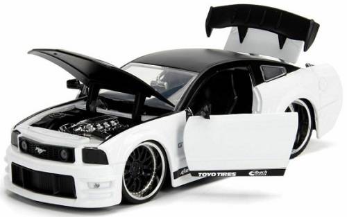 JADA  Diecast Model Car Bigtime Muscle 99973 Ford Mustang GT 2006 1/24 scale new in pack