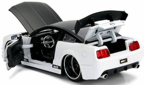 JADA  Diecast Model Car Bigtime Muscle 99973 Ford Mustang GT 2006 1/24 scale new in pack