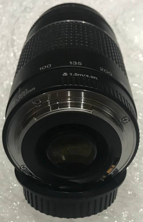 CANON 75-300mm 4-5.6 III LENS IN GOOD WORKING CONDITION
