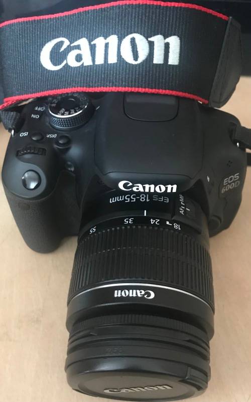 CANON EOS 600d WITH 18-55mm 1:3,5-5.6 III IN GOOD WORKING CONDITION