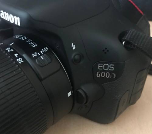 CANON EOS 600d WITH 18-55mm 1:3,5-5.6 III IN GOOD WORKING CONDITION