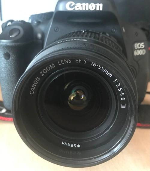 CANON EOS 600d WITH 18-55mm 1:3,5-5.6 III IN GOOD WORKING CONDITION