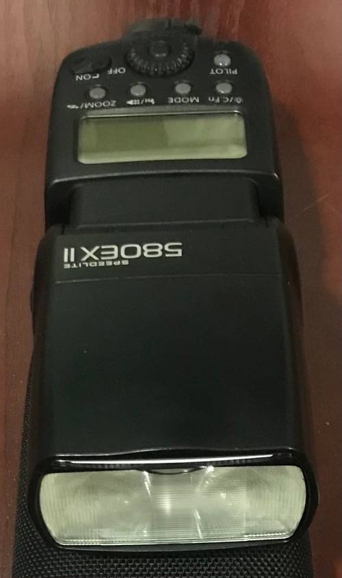 Canon SPeedlight 580EX II Flash - In excellent workIng OFF