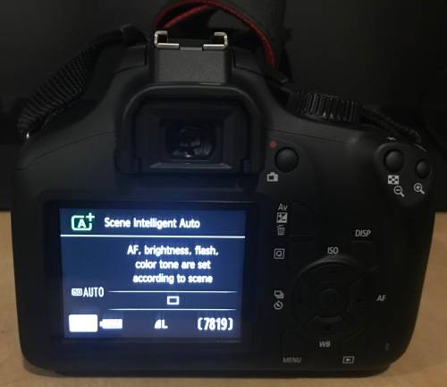 CANON EOS 4000D WITH 18-55mm LENS CONDITION LIKE NEW + FREE CANON CAMERA BAG
