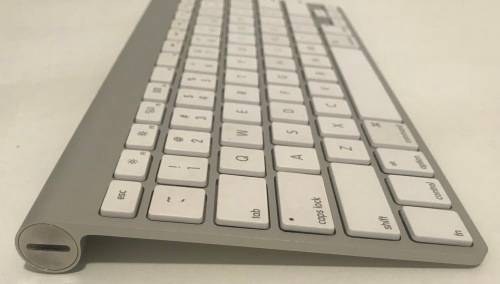 Apple wireless Keyboard and Mouse set A1314-A1296 In Excellent Working Condition 10%
