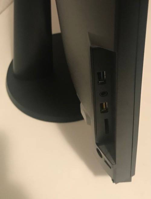 Lenovo V310z Core i5 7Th gen 8gb 128gb ssd Non-Touch All-in-One Desktop PC 21`