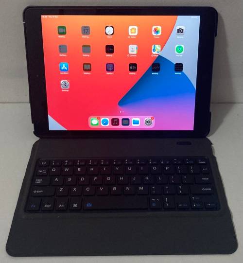 Apple IPAD 10.2 (7TH GEN) A2197 32GB WI-FI - SPACE GREY WITH KEYBOARD EXCELLENT CONDITION