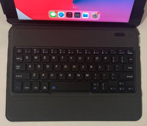 Apple IPAD 10.2 (7TH GEN) A2197 32GB WI-FI - SPACE GREY WITH KEYBOARD EXCELLENT CONDITION
