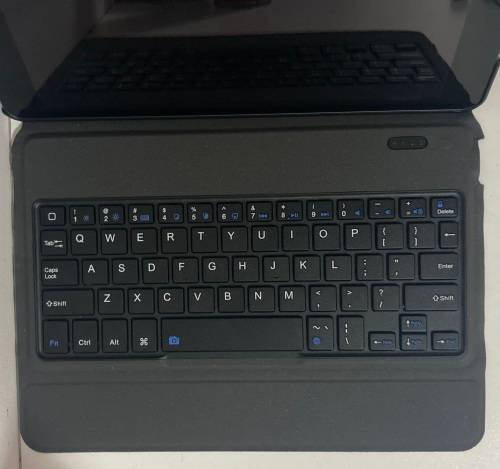 Apple IPAD 10.2 (7TH GEN) A2197 32GB WI-FI - SPACE GREY WITH KEYBOARD EXCELLENT CONDITION