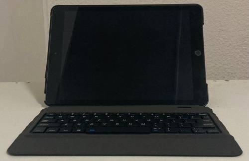 Apple IPAD 10.2 (7TH GEN) A2197 32GB WI-FI - SPACE GREY WITH KEYBOARD EXCELLENT CONDITION