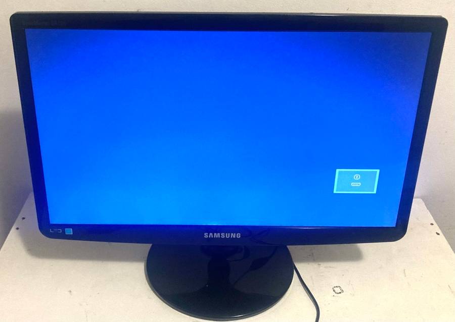 SAMSUNG SCREEN S22A100N 22` gOOD wORKING cONDITION