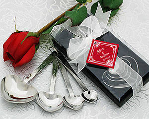 Wedding Favour: "Love Beyond Measure" Heart-Shaped Measuring Spoons in Gift Box